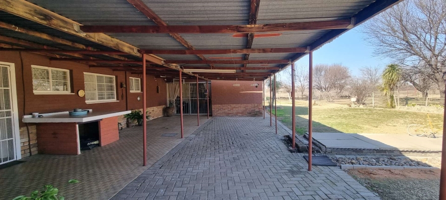 6 Bedroom Property for Sale in Roodewal Free State